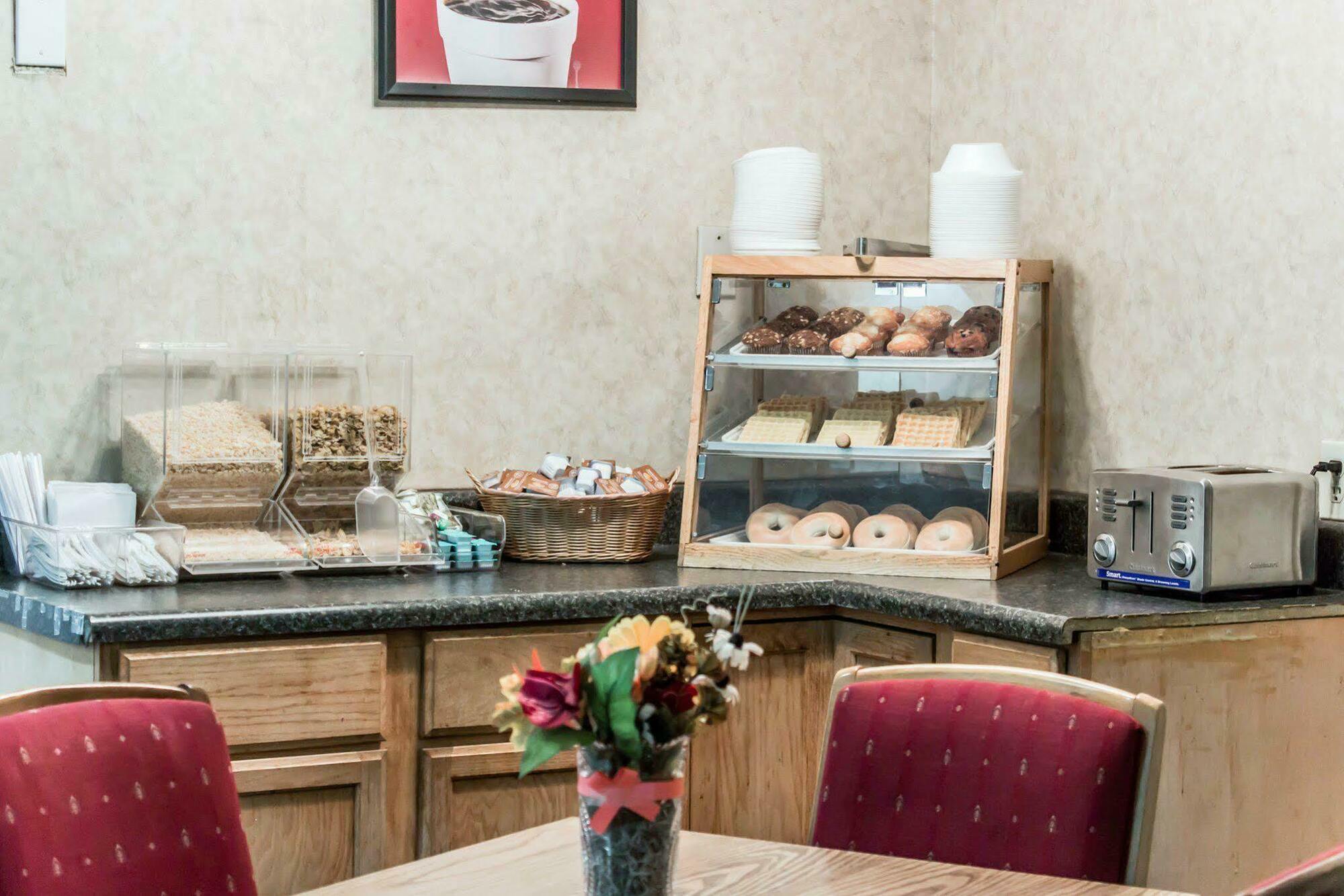 Dayspring Extended Stay Greensboro Bagian luar foto